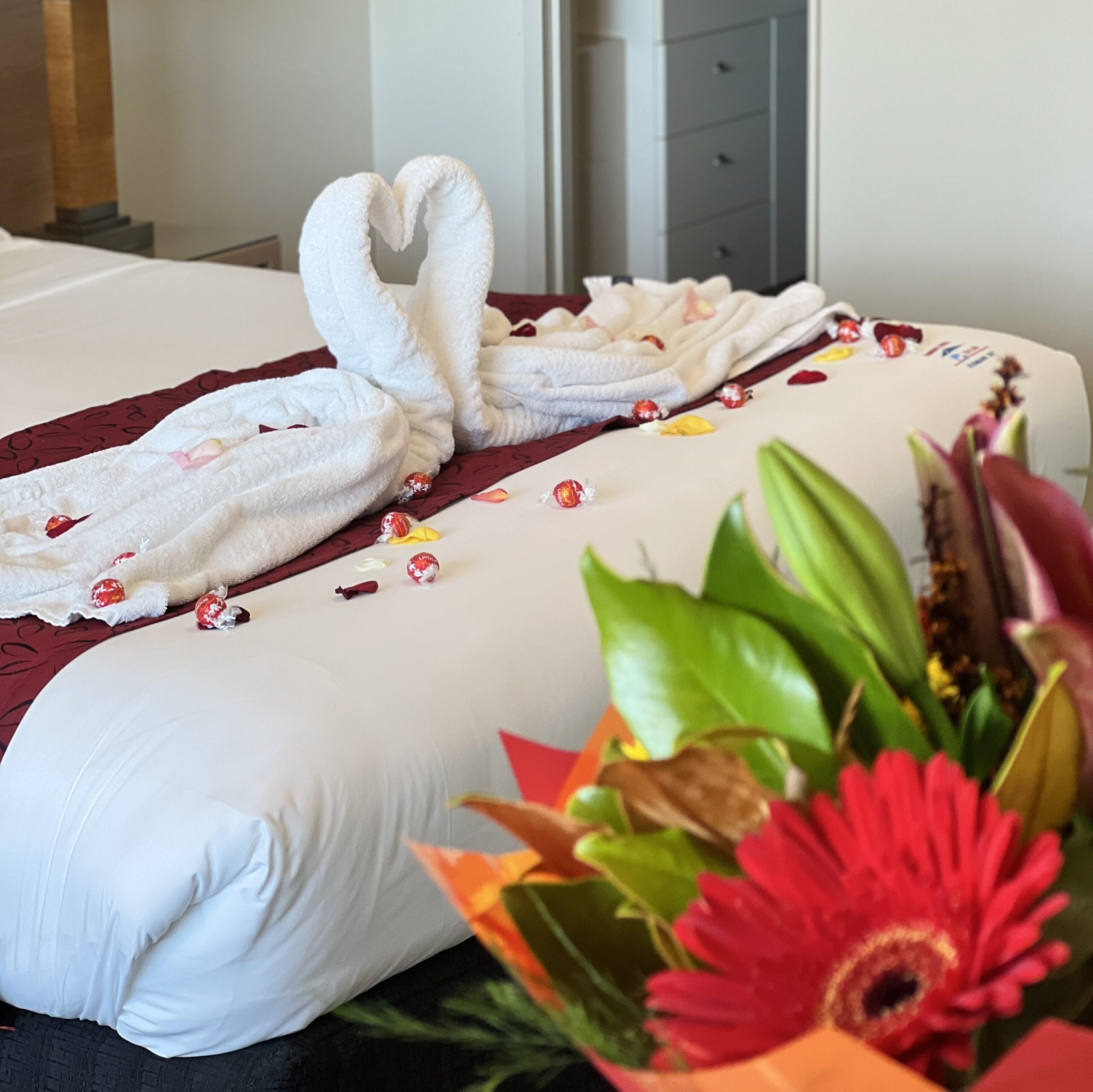 A wedding room decorated with flowers, candies and towel swans in Bunbury Hotel Koombana Bay